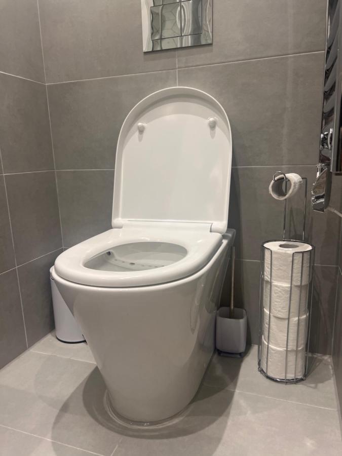 London Heathrow Airport Apartment Voyager House Terminal 12345 - Ev Electric And Parking Available Hillingdon Exterior foto