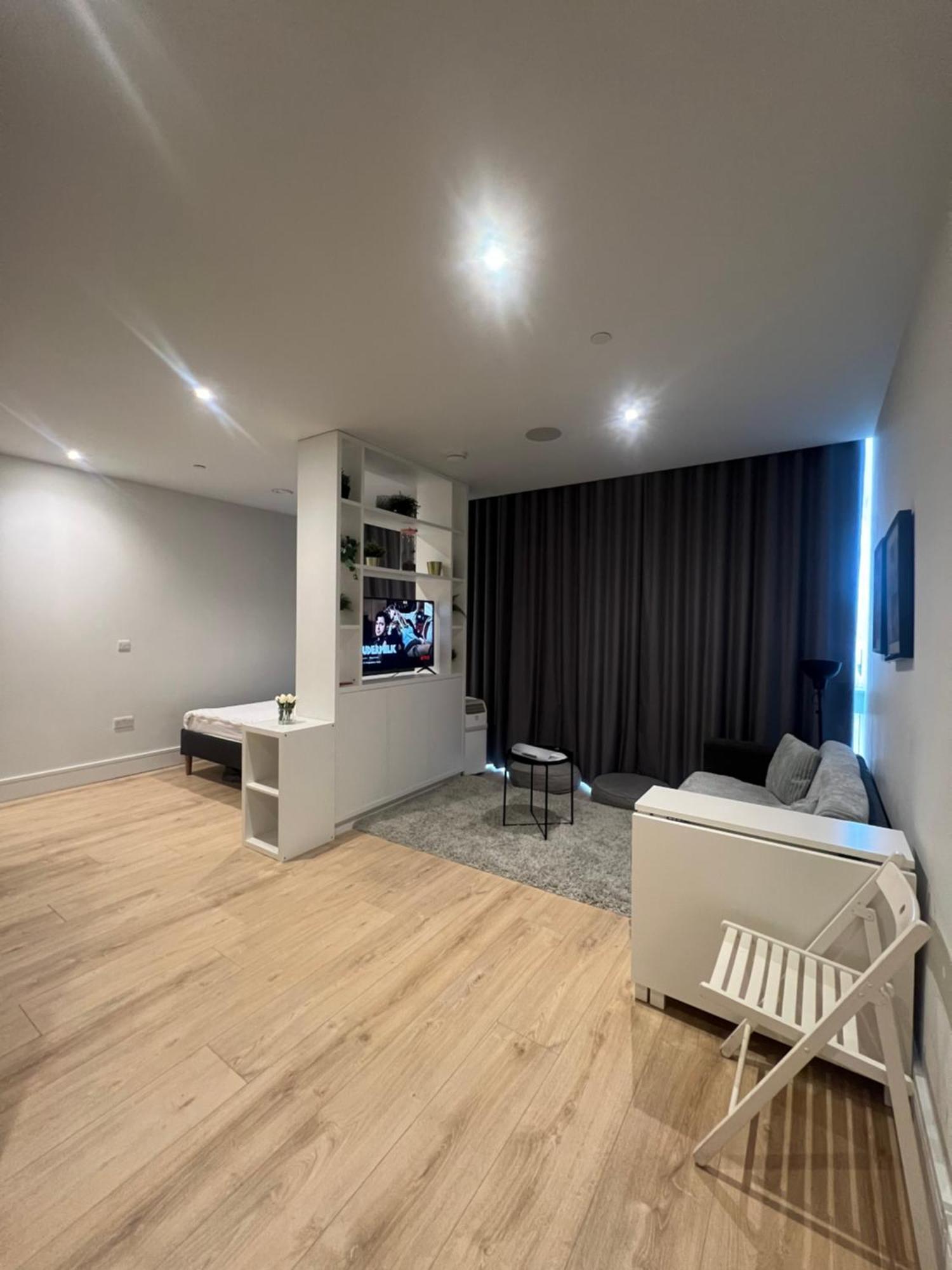 London Heathrow Airport Apartment Voyager House Terminal 12345 - Ev Electric And Parking Available Hillingdon Exterior foto