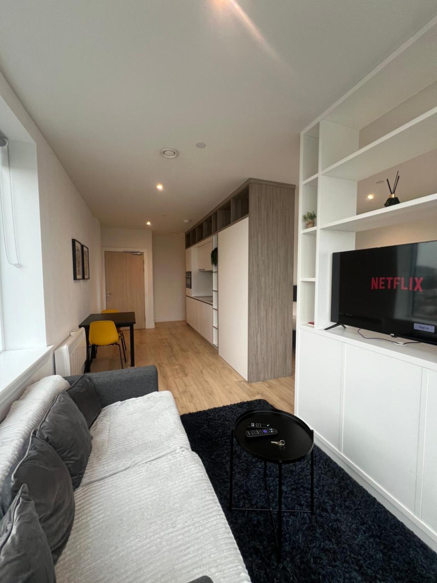 London Heathrow Airport Apartment Voyager House Terminal 12345 - Ev Electric And Parking Available Hillingdon Exterior foto